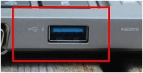 منفذ USB مع علامة فلاش