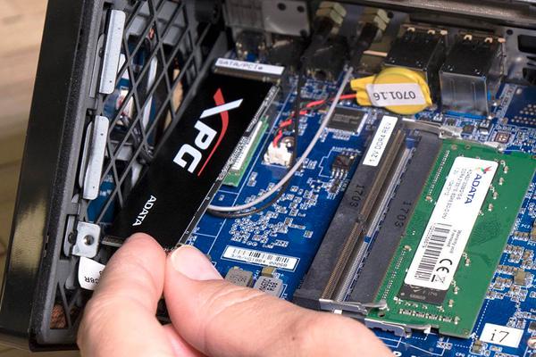 تثبيت SSD M.2 في جهاز الكمبيوتر المكتبي