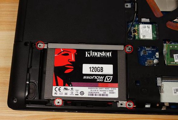 تثبيت SSD SATA في الكمبيوتر المحمول